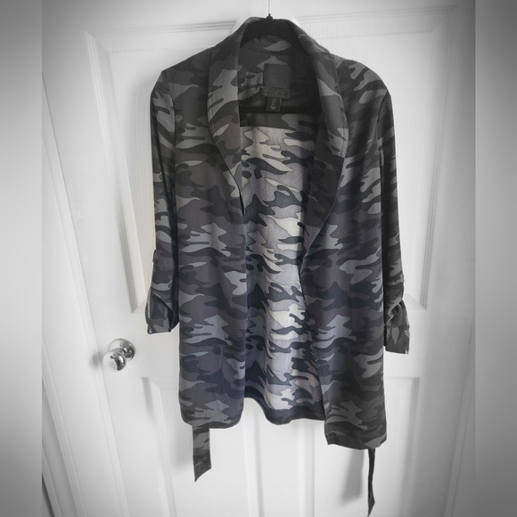 500 Maison Cinqcent Black Camoflauge Open Front Wrap Jacket With Belt Sz Small - Picture 1 of 8